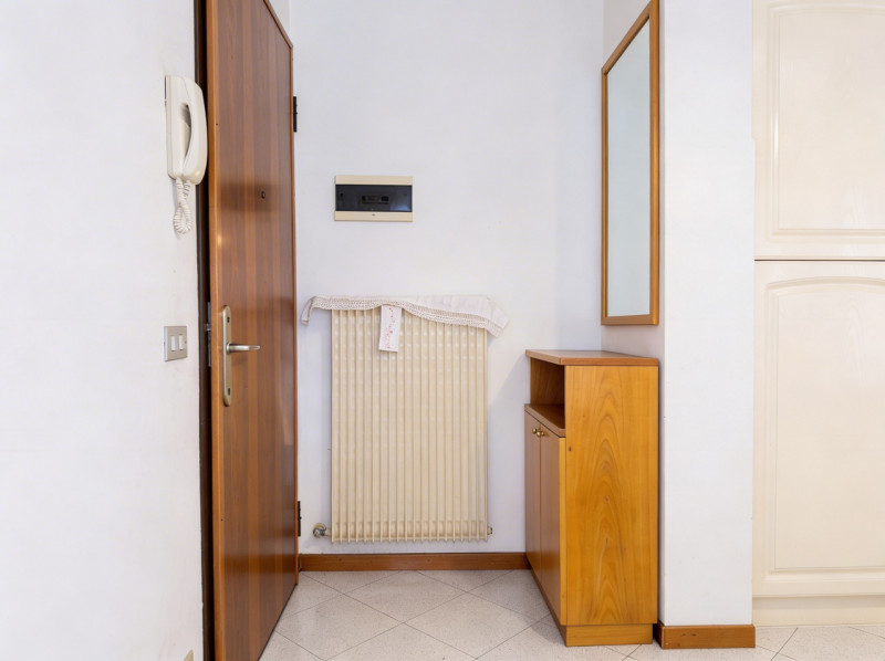 (Per INFO Vittorio 3517343301) Proponiamo in vendita un accogliente appartamento trilocale di cir...