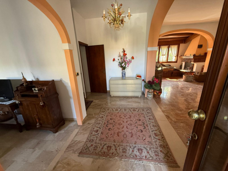 A Marocco di Mogliano Veneto, in zona tranquilla e residenziale, proponiamo in vendita ampia porz...