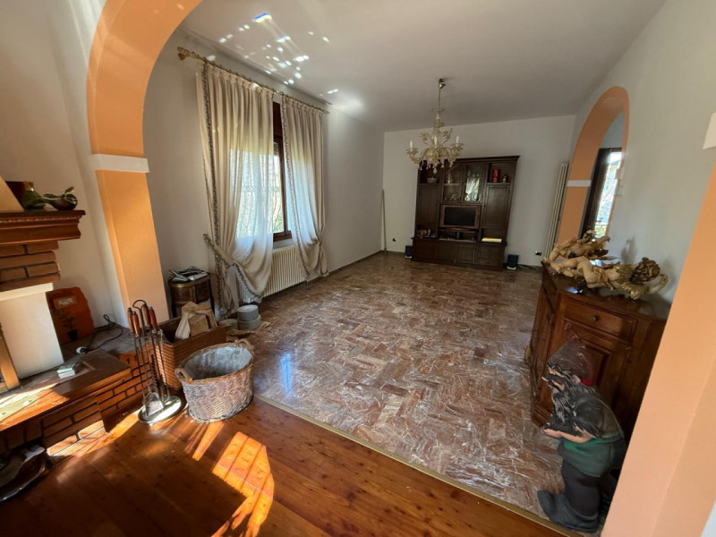 A Marocco di Mogliano Veneto, in zona tranquilla e residenziale, proponiamo in vendita ampia porz...