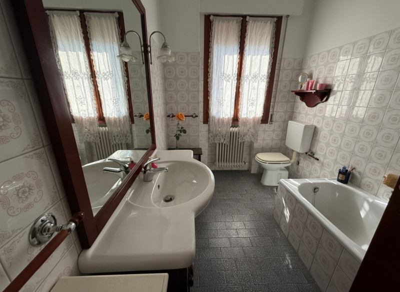 A Marocco di Mogliano Veneto, in zona tranquilla e residenziale, proponiamo in vendita ampia porz...