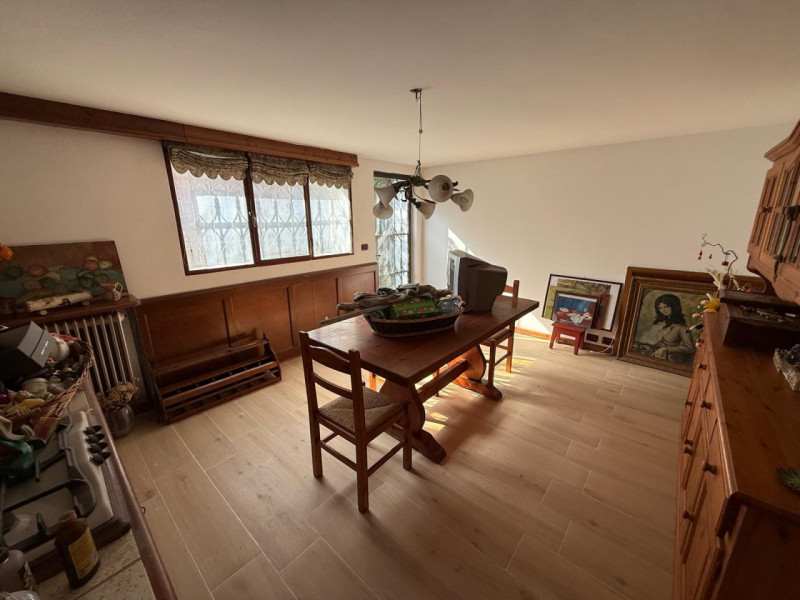 A Marocco di Mogliano Veneto, in zona tranquilla e residenziale, proponiamo in vendita ampia porz...