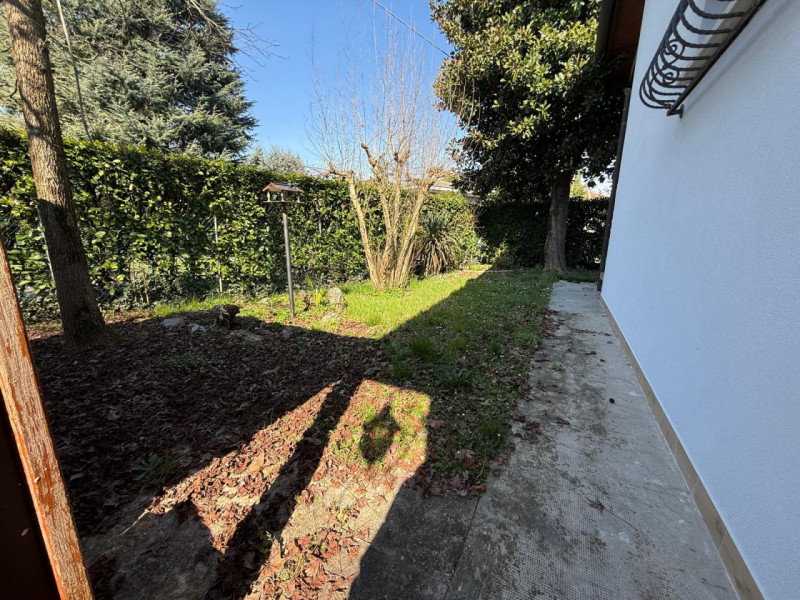 A Marocco di Mogliano Veneto, in zona tranquilla e residenziale, proponiamo in vendita ampia porz...