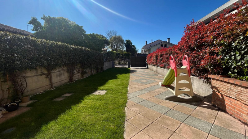 In tranquilla zona residenziale a Sant’Andrea oltre il Muson, a pochi minuti dal centro di Castel...
