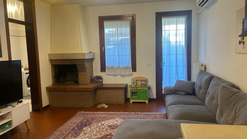 In tranquilla zona residenziale a Sant’Andrea oltre il Muson, a pochi minuti dal centro di Castel...