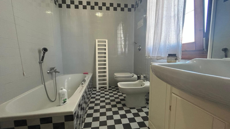 In tranquilla zona residenziale a Sant’Andrea oltre il Muson, a pochi minuti dal centro di Castel...