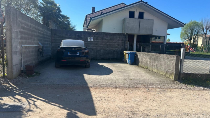 In tranquilla zona residenziale a Sant’Andrea oltre il Muson, a pochi minuti dal centro di Castel...