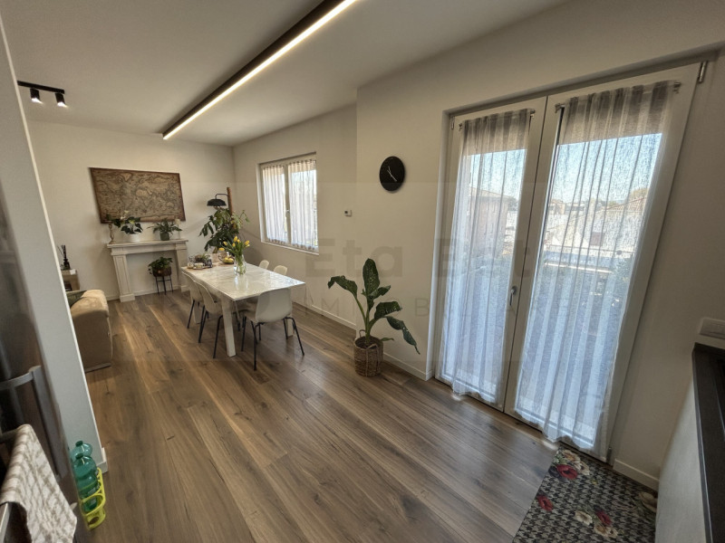 In vendita, nel cuore di Limena, proponiamo un elegante appartamento trilocale situato al secondo...