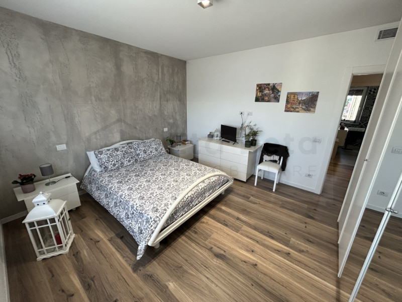 In vendita, nel cuore di Limena, proponiamo un elegante appartamento trilocale situato al secondo...