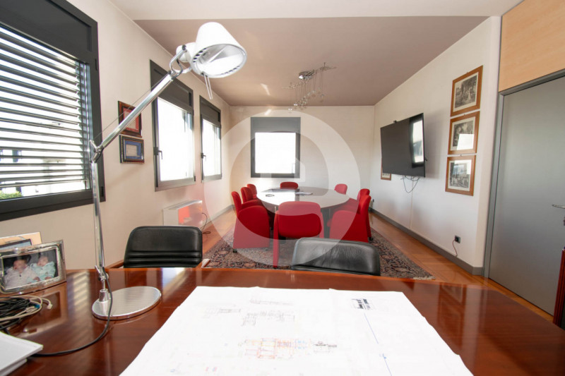 Proponiamo in vendita un prestigioso capannone artigianale situato nella frazione di Arsego, nel ...