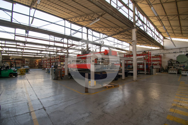 Proponiamo in vendita un prestigioso capannone artigianale situato nella frazione di Arsego, nel ...