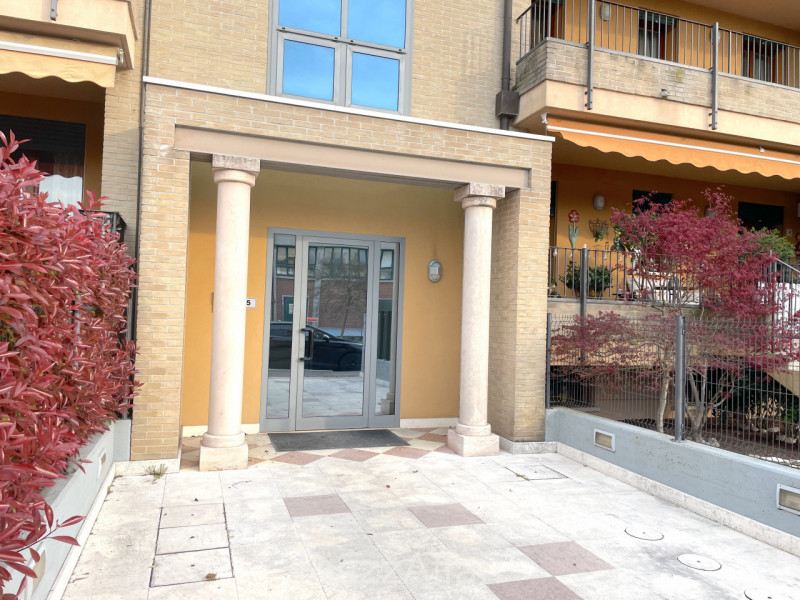 In Zona Ex-Piscina comodo e spazioso appartamento su 2 livelli, ubicato ai piani primi e secondo ...