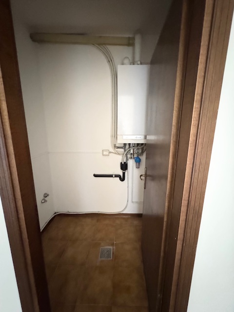 LOVOLO DI ALBETTONE (VI) Spazioso appartamento al piano terra rialzato, con ampio soggiorno-cottu...