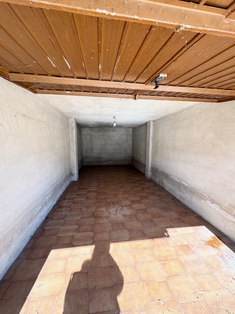 LOVOLO DI ALBETTONE (VI) Spazioso appartamento al piano terra rialzato, con ampio soggiorno-cottu...