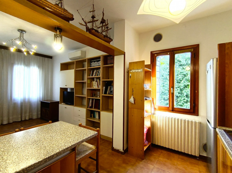 Rif. PS240
Situata nel cuore di Piove di Sacco, proponiamo in vendita una casa indipendente accos...