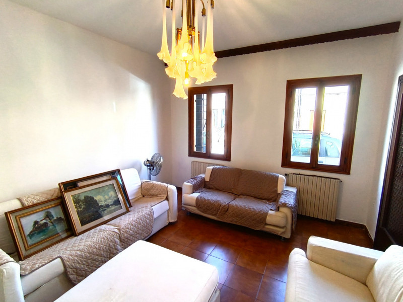 Rif. PS240
Situata nel cuore di Piove di Sacco, proponiamo in vendita una casa indipendente accos...