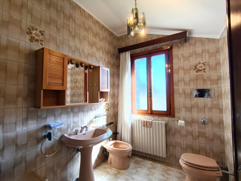 Rif. PS240
Situata nel cuore di Piove di Sacco, proponiamo in vendita una casa indipendente accos...