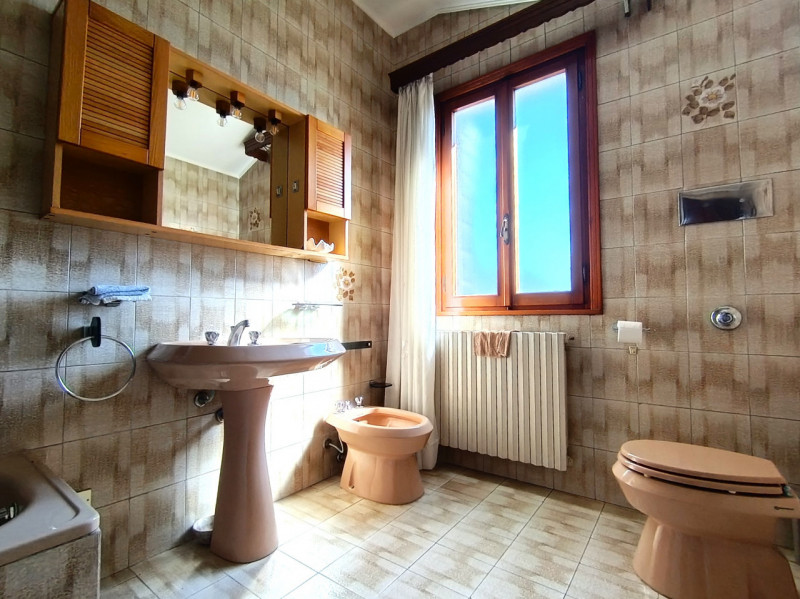 Rif. PS240
Situata nel cuore di Piove di Sacco, proponiamo in vendita una casa indipendente accos...