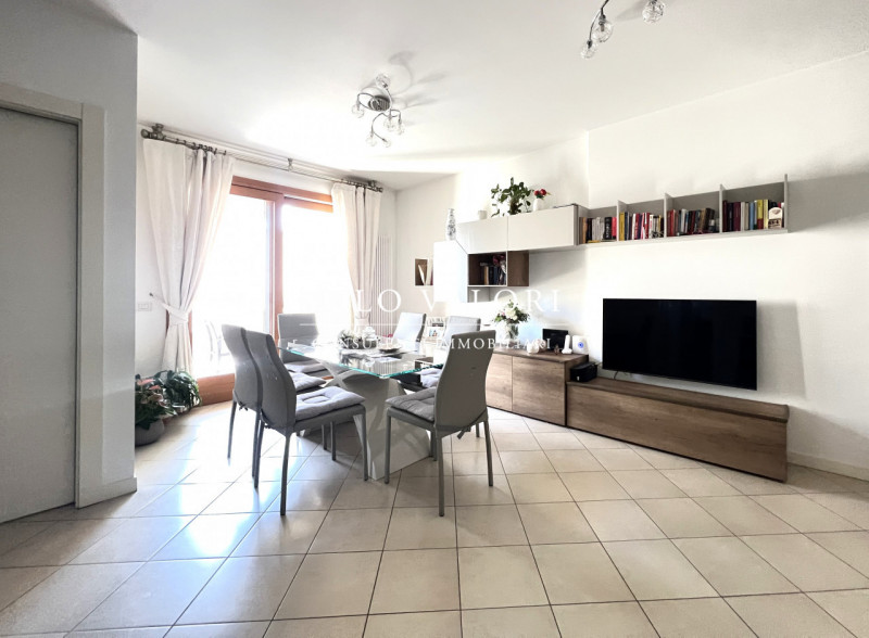 Rif. A926 (per info 338 9387816 Matteo)

Appartamento bicamere in un contesto residenziale curato...