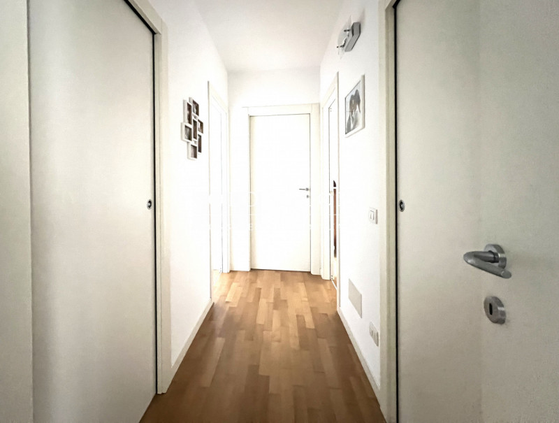 Rif. A926 (per info 338 9387816 Matteo)

Appartamento bicamere in un contesto residenziale curato...