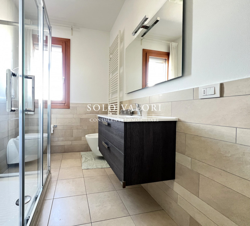 Rif. A926 (per info 338 9387816 Matteo)

Appartamento bicamere in un contesto residenziale curato...