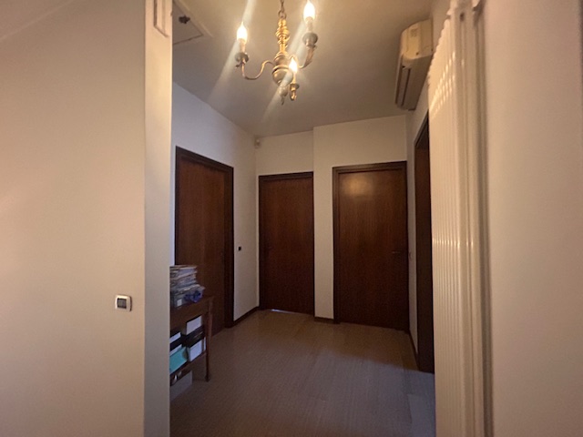 L'agenzia Iris è lieta di presentare una splendida villa bifamiliare situata in uno dei più affas...