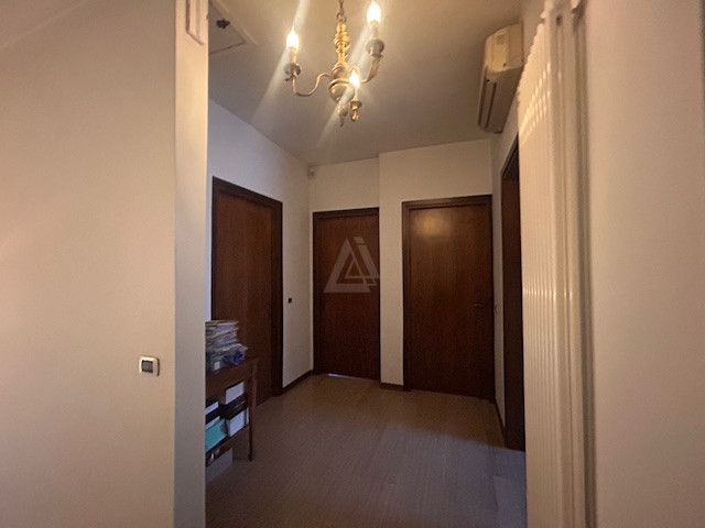 L'agenzia Iris è lieta di presentare una splendida villa bifamiliare situata in uno dei più affas...