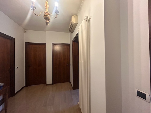 L'agenzia Iris è lieta di presentare una splendida villa bifamiliare situata in uno dei più affas...