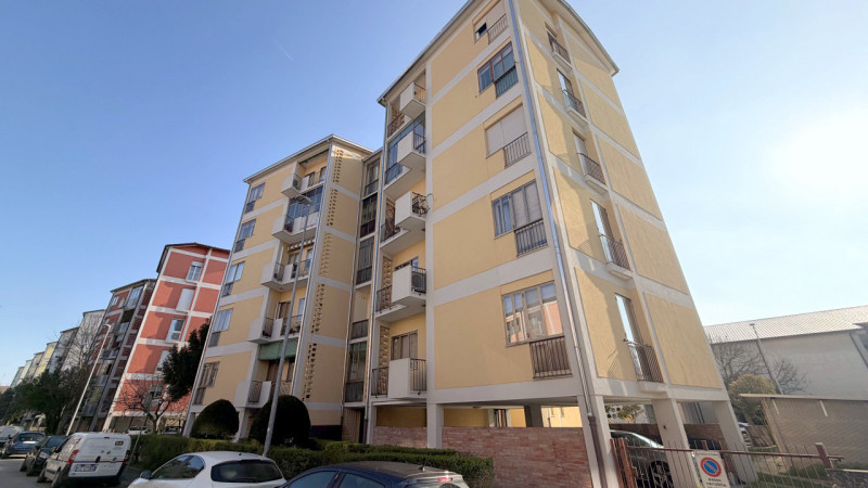 2/3 CAMERE PER INVESTIMENTO - LOCATO IN ZONA FORCELLINI €.240.000 rif.CL535

Nel cuore di uno dei...