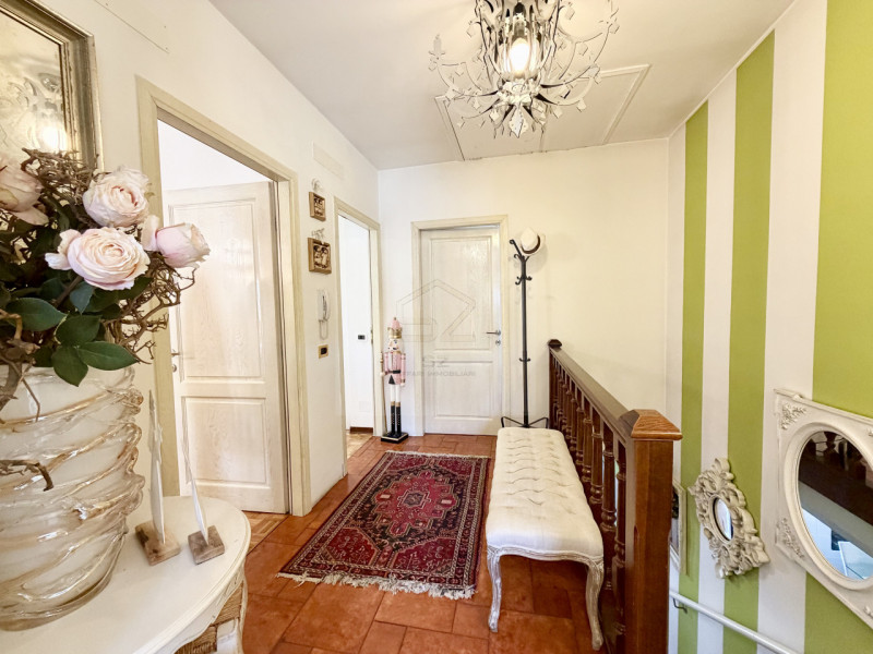 PADOVA - VOLTABAROZZO

PORZIONE DI VILLETTA A SCHIERA CENTRALE 3 CAMERE 2 BAGNI GIARDINO.

In zon...