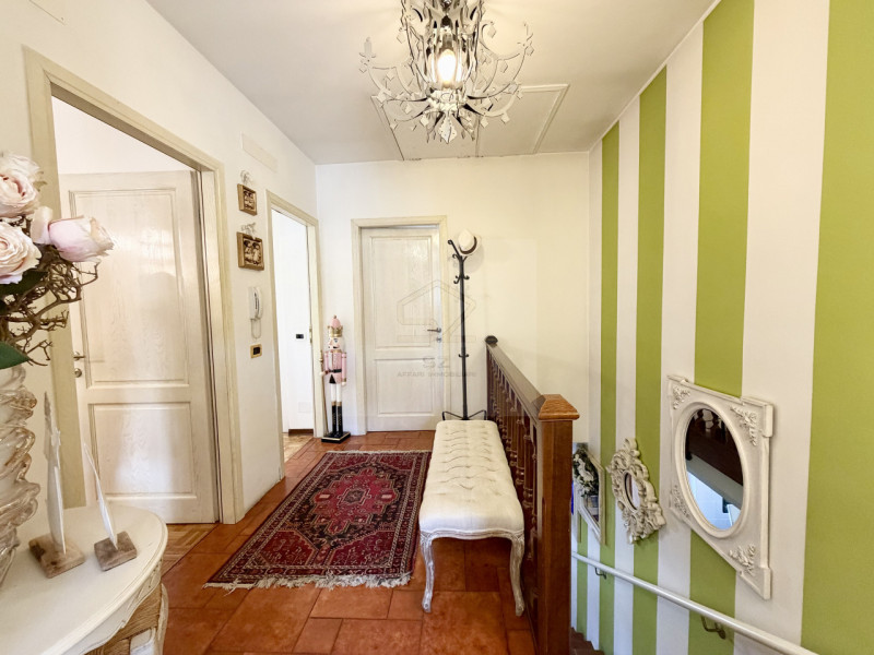 PADOVA - VOLTABAROZZO

PORZIONE DI VILLETTA A SCHIERA CENTRALE 3 CAMERE 2 BAGNI GIARDINO.

In zon...