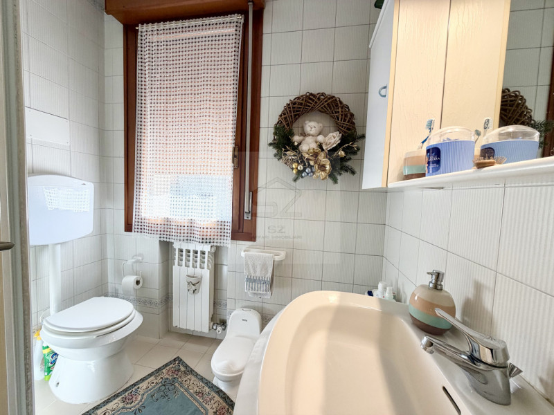 PADOVA - VOLTABAROZZO

PORZIONE DI VILLETTA A SCHIERA CENTRALE 3 CAMERE 2 BAGNI GIARDINO.

In zon...