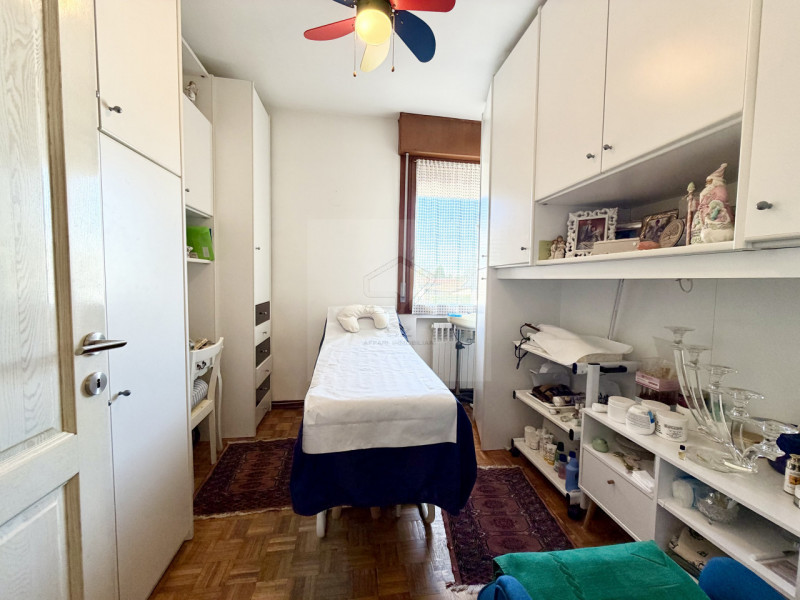 PADOVA - VOLTABAROZZO

PORZIONE DI VILLETTA A SCHIERA CENTRALE 3 CAMERE 2 BAGNI GIARDINO.

In zon...