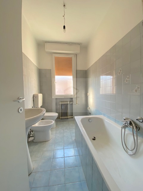 PADOVA - S.GIUSEPPE

In zona tranquilla e comodo a tutti i servizi offerti dal quartiere, apparta...