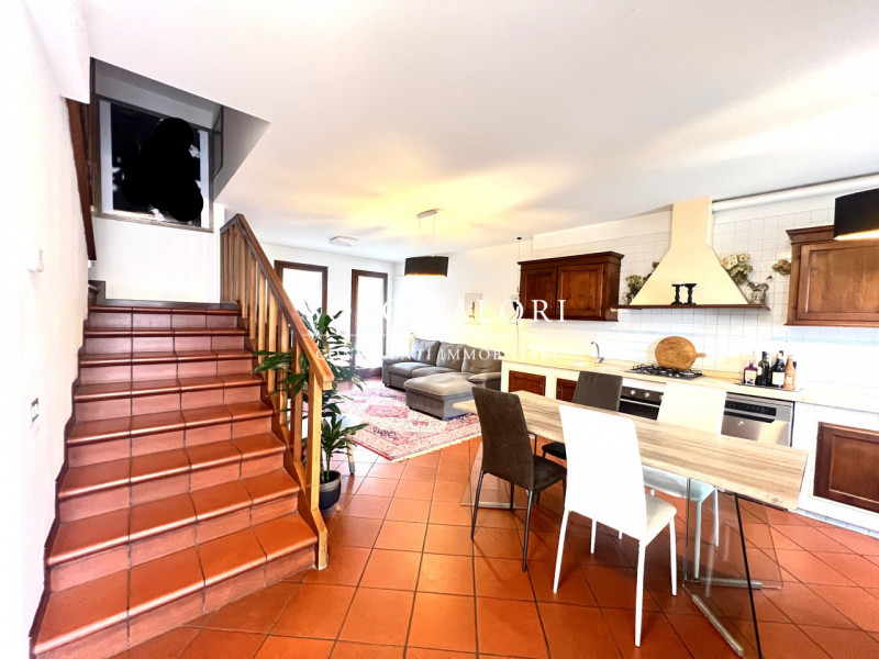 Rif. B486 (per info 338 9387816 Matteo)

Casa indipendente situata in una frazione di Castelfranc...