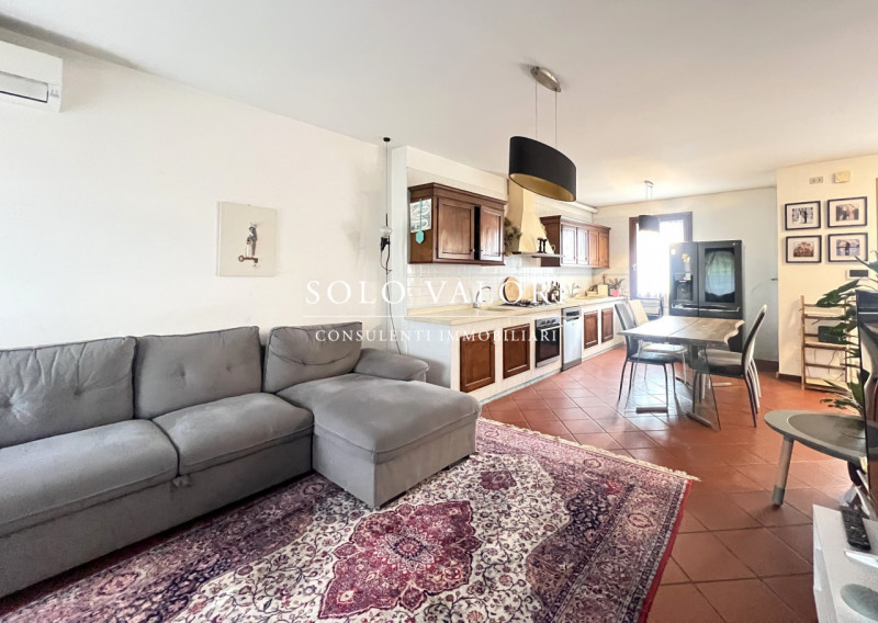 Rif. B486 (per info 338 9387816 Matteo)

Casa indipendente situata in una frazione di Castelfranc...