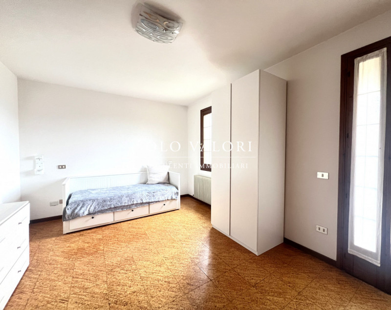 Rif. B486 (per info 338 9387816 Matteo)

Casa indipendente situata in una frazione di Castelfranc...