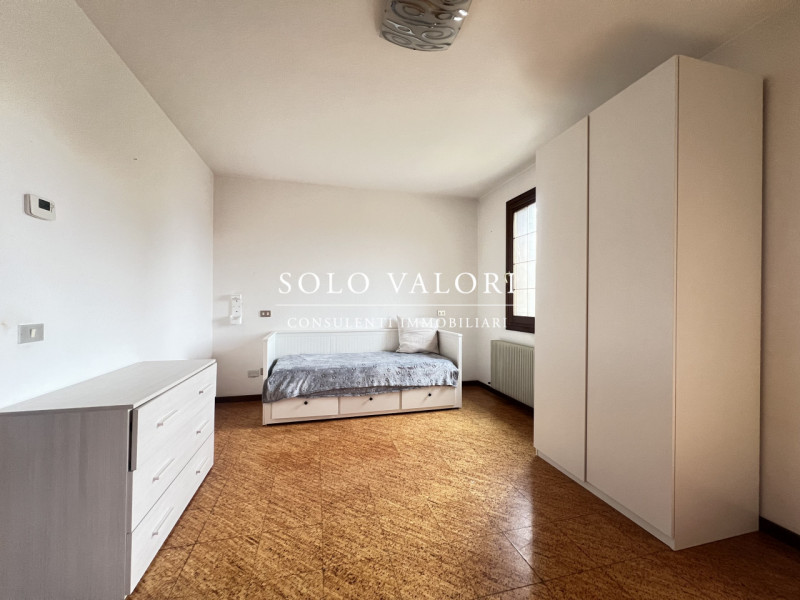 Rif. B486 (per info 338 9387816 Matteo)

Casa indipendente situata in una frazione di Castelfranc...