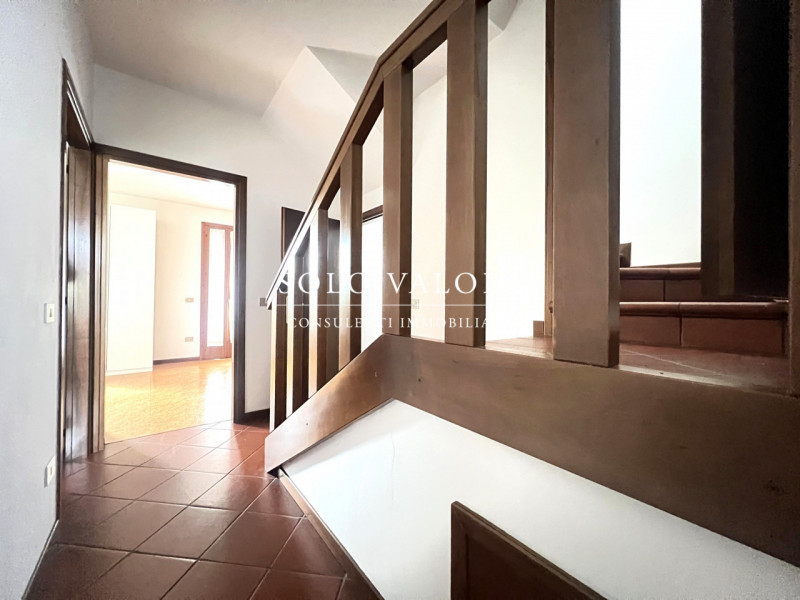 Rif. B486 (per info 338 9387816 Matteo)

Casa indipendente situata in una frazione di Castelfranc...