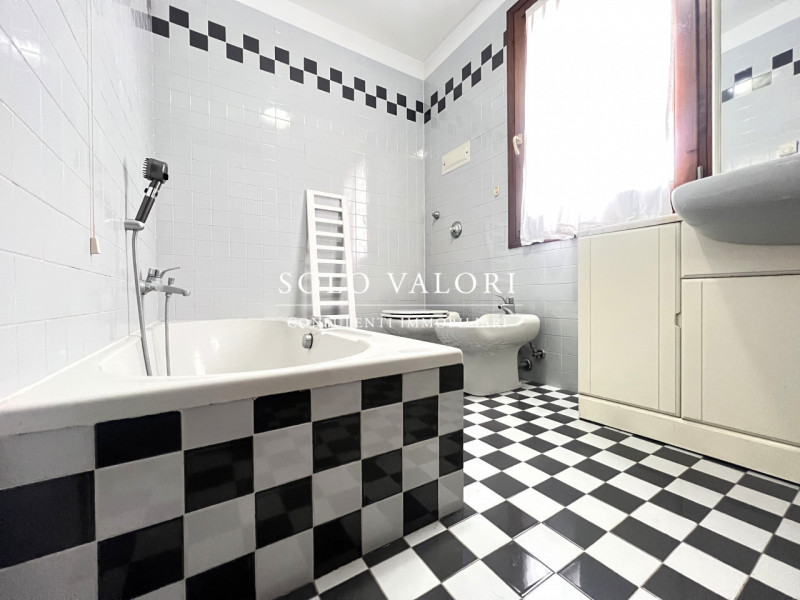 Rif. B486 (per info 338 9387816 Matteo)

Casa indipendente situata in una frazione di Castelfranc...