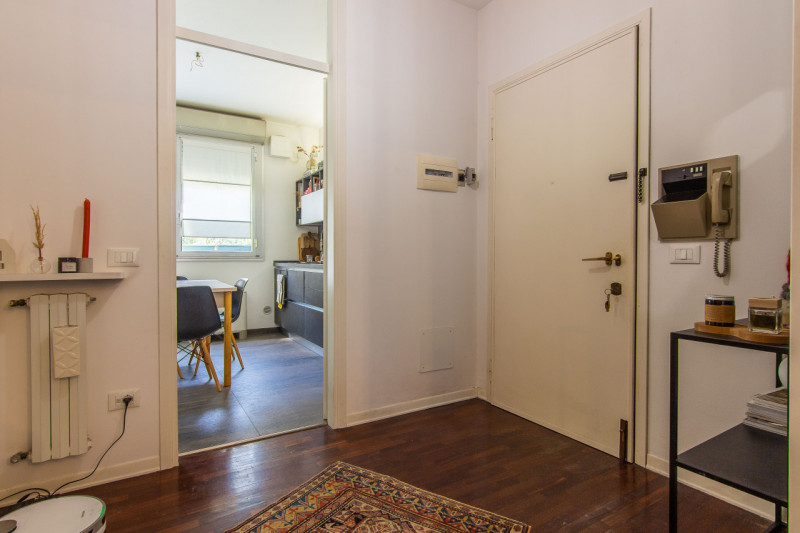 In Piazza Petrarca, davanti alla chiesa del Carmine, proponiamo appartamento sito su un complesso...