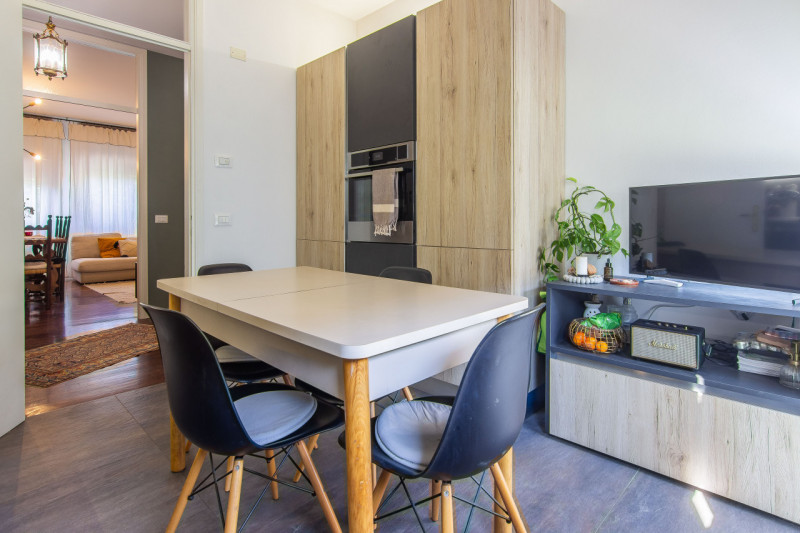 In Piazza Petrarca, davanti alla chiesa del Carmine, proponiamo appartamento sito su un complesso...