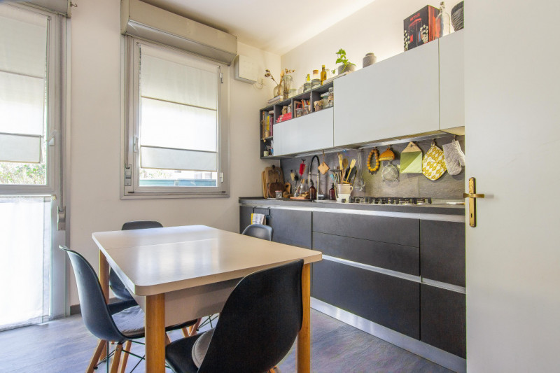 In Piazza Petrarca, davanti alla chiesa del Carmine, proponiamo appartamento sito su un complesso...