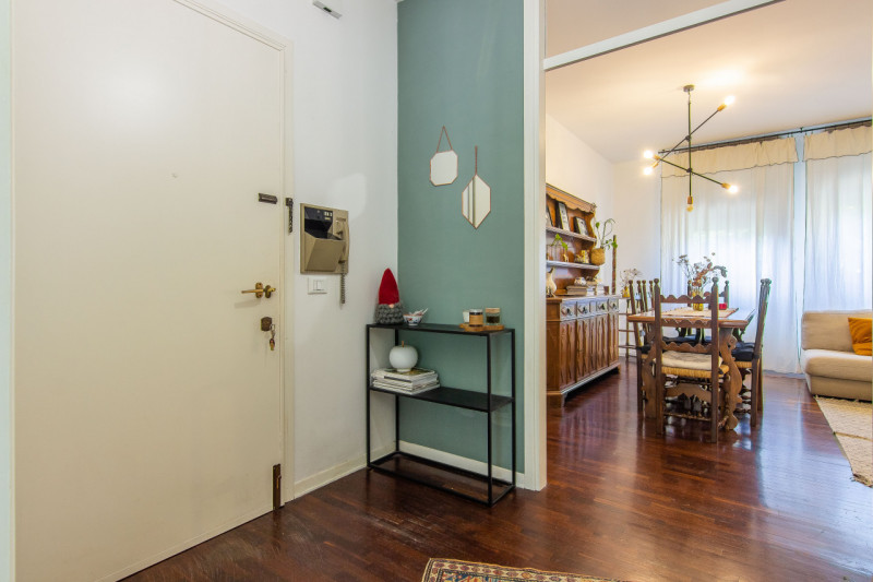 In Piazza Petrarca, davanti alla chiesa del Carmine, proponiamo appartamento sito su un complesso...