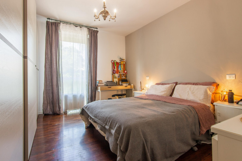 In Piazza Petrarca, davanti alla chiesa del Carmine, proponiamo appartamento sito su un complesso...