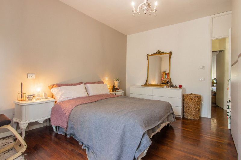 In Piazza Petrarca, davanti alla chiesa del Carmine, proponiamo appartamento sito su un complesso...