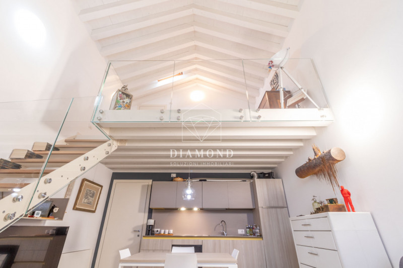 DISPONIBILE DAL 01 AGOSTO 2026.

Falzè di Trevignano: mini appartamento disposto su due livelli (...