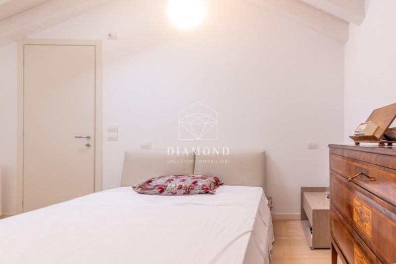 DISPONIBILE DAL 01 AGOSTO 2026.

Falzè di Trevignano: mini appartamento disposto su due livelli (...