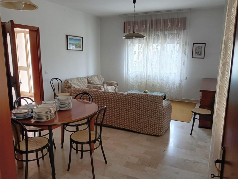 Fontaniva, vendesi ampio Tricamere al piano terra con giardino, soggiorno e cucina separati, bagn...