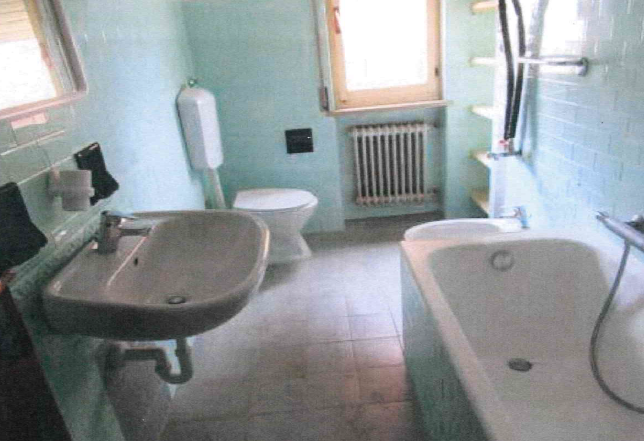 Rif. A.A.235-241

Vendita all'asta - appartamento al 1° piano con cantina in data 14 maggio 2026
...