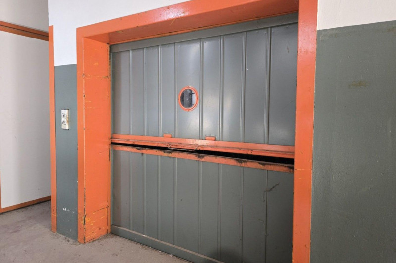 Quest’immobile viene venduto tramite asta online.

Edificio produttivo sito in Carrè (VI), via Pa...